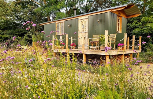 Windsor Cabin | Romantic Luxury Shepherd’s Hut (Wagon) near London & Windsor