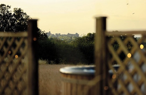 Windsor Cabin | Romantic Luxury Shepherd’s Hut (Wagon) near London & Windsor