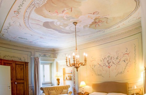 Buggiano Hotel | Romantic master bedroom in 18th-century villa
