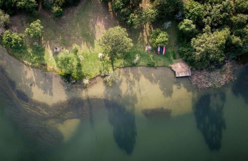 Bastrop House | Romantic Mirror Cabin Retreat by the Lake in the Enchanted Forests of Texas