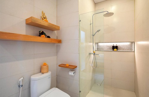 Berawa Villa | Romantic & Modern Suite Room In Canggu