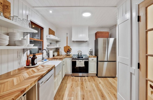 Front Royal Cabin | Romantic Mountain Cabin w/views 90 min from DC