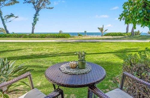 Wailua Apartment | Romantic Oceanfront Escape