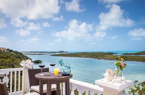 Ocean Point House | Romantic Oceanfront Cottage - Stunning Ocean and Sunset Views!