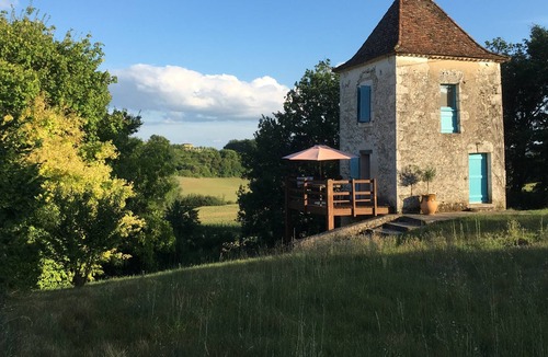 Parranquet House | Romantic old tower near Villereal - Dordogne borders - perfect hideaway