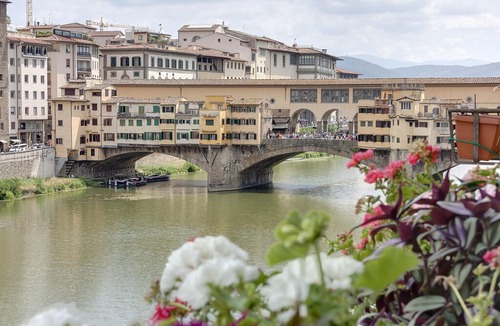 San Niccolo Apartment | Romantic Ponte Vecchio View