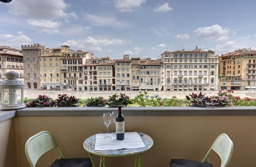 San Niccolo Apartment | Romantic Ponte Vecchio View