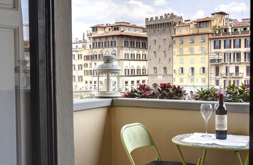 San Niccolo Apartment | Romantic Ponte Vecchio View