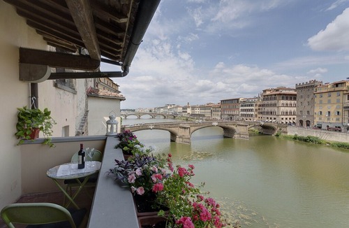 San Niccolo Apartment | Romantic Ponte Vecchio View