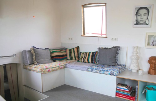 Amsterdam North Boat Rental | Romantic private room on houseboat Amsterdam with beautiful view.