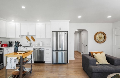 Lantern District Apartment | Romantic Rendezvous By The Ocean In Elegance