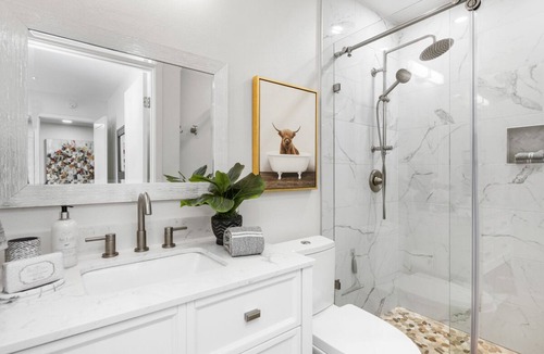 Lantern District Apartment | Romantic Rendezvous By The Ocean In Elegance