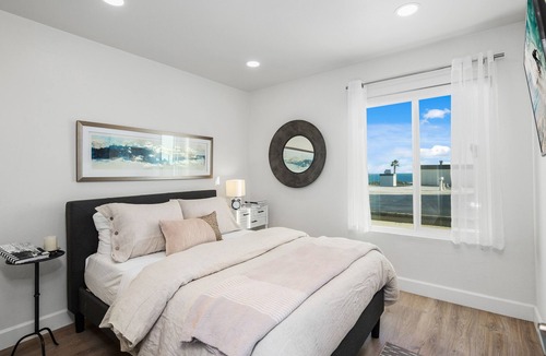 Lantern District Apartment | Romantic Rendezvous By The Ocean In Elegance