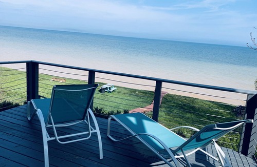 Algoma House | Romantic Retreat- Luxury Algoma Lakehouse, 310ft of private shore, Fire pit!