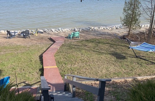 Algoma House | Romantic Retreat- Luxury Algoma Lakehouse, 310ft of private shore, Fire pit!