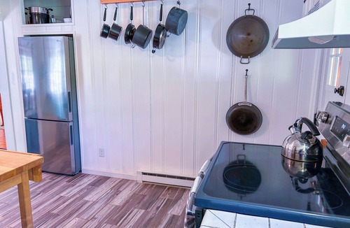 South Royalton Cabin | Romantic Retreat secluded in Vermont with WiFi and AC included