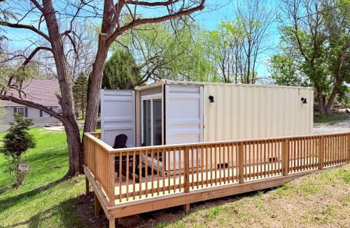 Camptown House | Romantic Riverfront Retreat