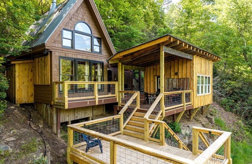 Blue Ridge Cabin | Romantic Riverfront Cabin with Pool Access in Blue Ridge, Georgia
