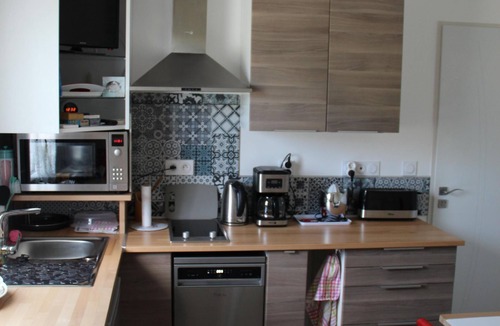 Arrest House | ROMANTIC ROOM, THE HIGH VILLAGE IN BAY OF SOMME