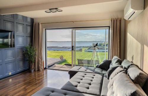 Netley Ski Chalet | Romantic Seaside Chalet Retreat Solent Breezes