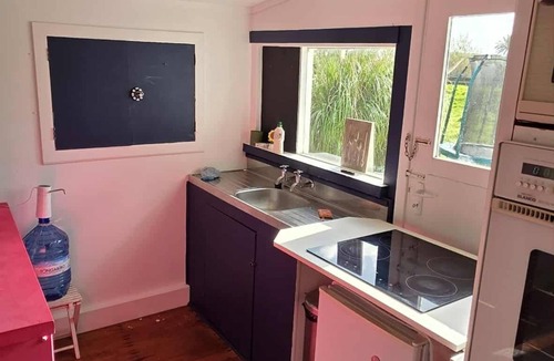 Whitford Cottage | ​Romantic Seaside Cottage: Country Calm, City Close, Retreat