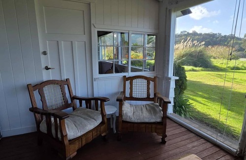 Whitford Cottage | ​Romantic Seaside Cottage: Country Calm, City Close, Retreat