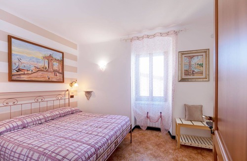 Corniglia House | Romantic Seaview Double Room