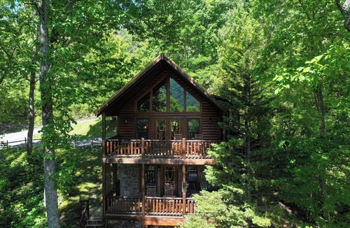 Wears Valley Cabin | Romantic, Secluded Cabin w/stunning views, hot tub, pool table & nearby draws
