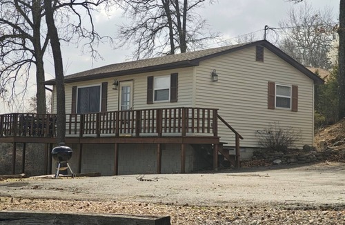 Mountain Home Cottage | Romantic Seclusion Lake Norfork Cottage 10 w/Jacuzzi at Teal Point Resort w/private lake access
