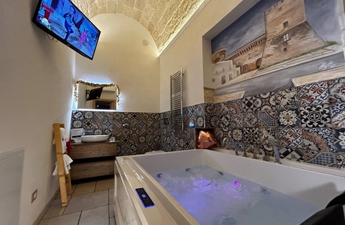 Pulsano Bed & Breakfast | Romantic Spa Suite with Jacuzzi – Historic Pulsano Escape