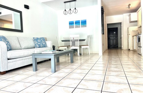 Caicos Islands Condo | Romantic Stay Easy Access to Pool