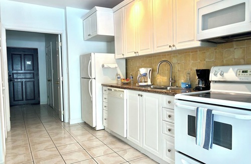 Caicos Islands Condo | Romantic Stay Easy Access to Pool
