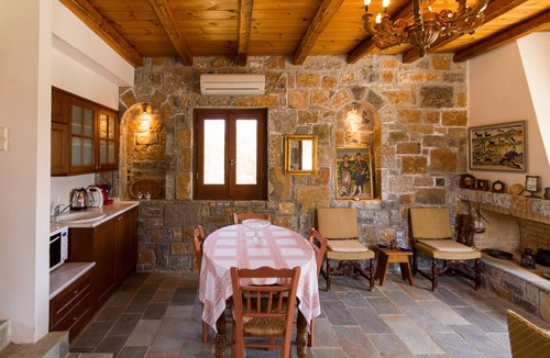 Skotino Apartment | Romantic Stone Studio Close To The Beach