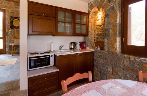 Skotino Apartment | Romantic Stone Studio Close To The Beach