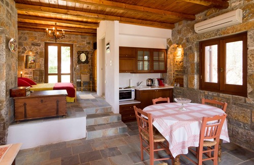 Skotino Apartment | Romantic Stone Studio Close To The Beach