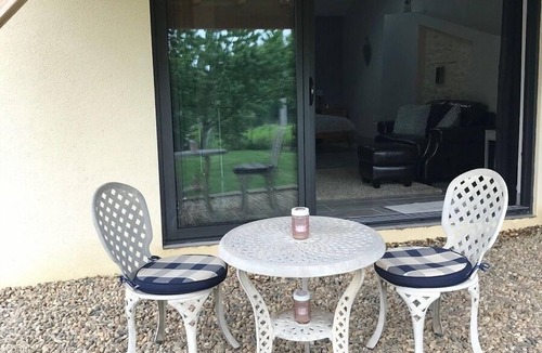 Saint-Sernin Cottage | Romantic Studio gite nestled in the vines and prune trees, own private garden