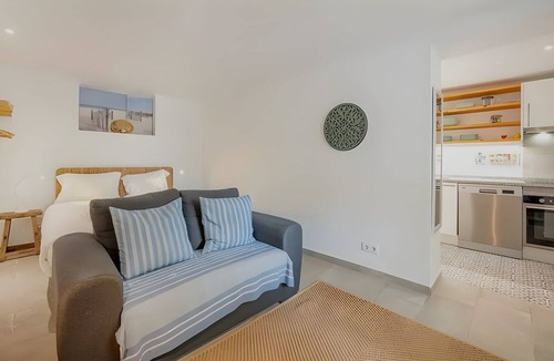Praia das Macas Apartment | Romantic Studio - One Bedroom Apartment, Sleeps 2