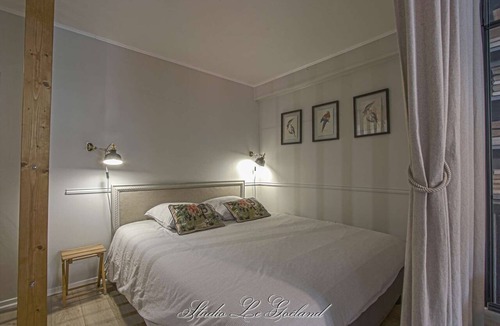 Enclos Apartment | Romantic studio w/comfy bed & large btm 1mn-walk to Vieux Bassin - Studio Le Goéland ♥