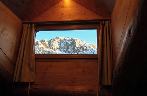 Cortina d'Ampezzo Apartment | Romantic Suite Faloria - sunny, WiFi, balcony, parking space, bus 130mt away