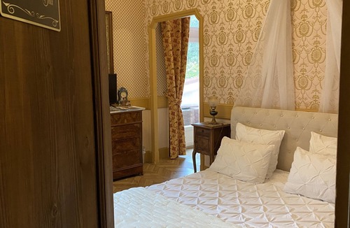 Saint-Uze House | Romantic suite by Isoarde des Baux - Château de Rochetaillée