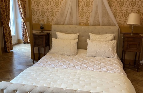 Saint-Uze House | Romantic suite by Isoarde des Baux - Château de Rochetaillée