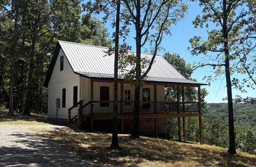 Harrison Cabin | Romantic Summer Escape - Treetop Breezes and View, Firefly Nights, Hot Tub Soaks