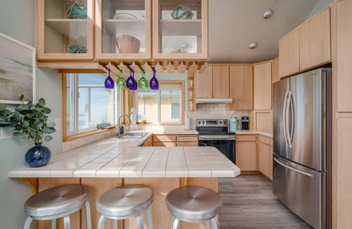Waldport Cottage | Romantic Sunset Beach Views, HotTub @pinpointstays