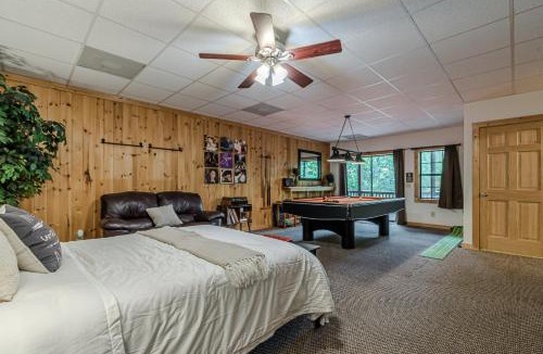 Cleveland House | ROMANTIC TIP TOP hideaway, ONE NIGHT WORLD CUP WATCH PARTY GETAWAY, HELEN WATER TUBING 10 MIN DRIVE, HELEN WATER TUBING 10 MIN DRIVE