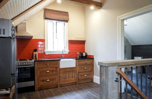 Lowburn Cabin | Romantic Vacation Rental with a Vineyard in Cromwell, New Zealand