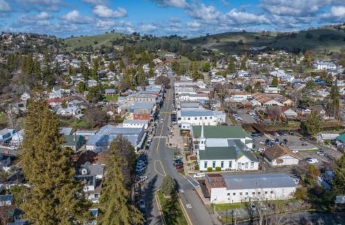 Sutter Creek Hotel | Romantic Victorian Getaway The Blue Room