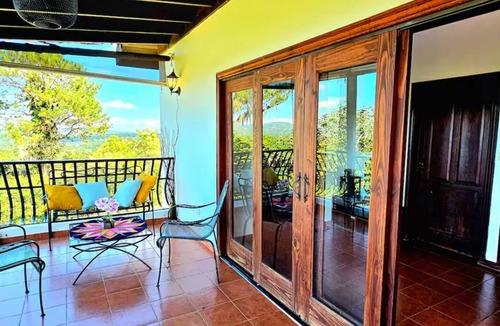 Paso Bajito Cabin | Romantic villa with panoramic view of the mountains.