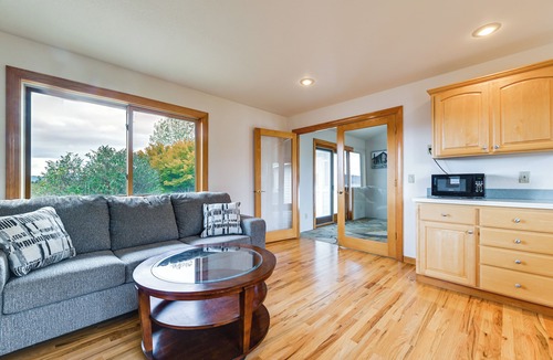 Oakland House | Romantic Vineyard Getaway in Oakland: Mtn Views!