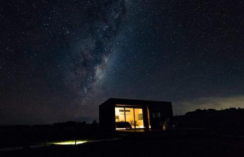 Broomfield House | Romantic vineyard getaway on Wine Estate, with wine tasting, hot tub and amazing views