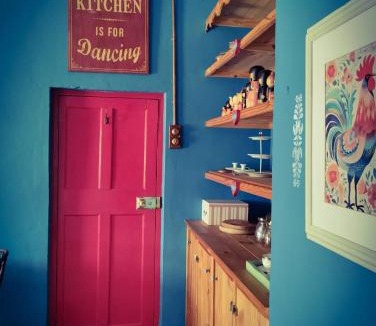 Kanoneiland House | Romantic Vintage Cottage, Views across vineyards.
